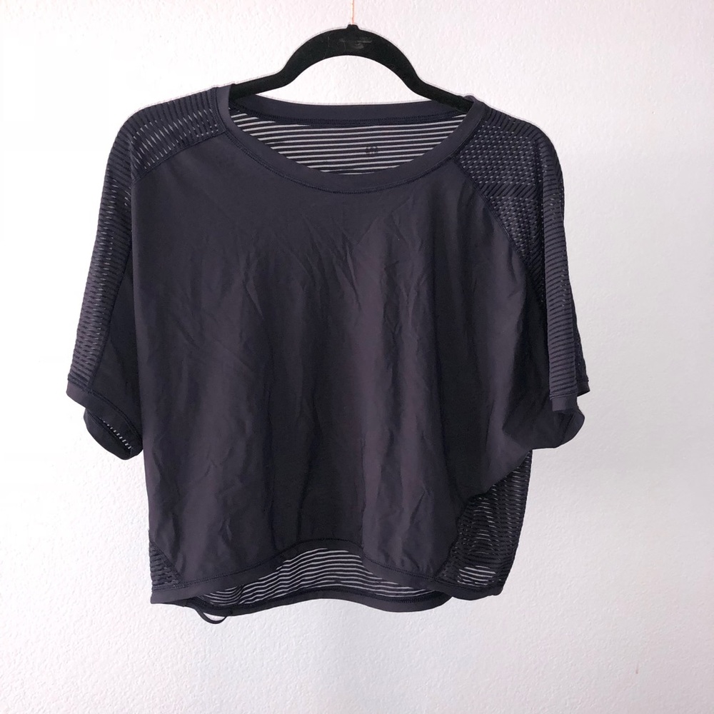 Lightweight mesh lululemon t shirt eith drawstring